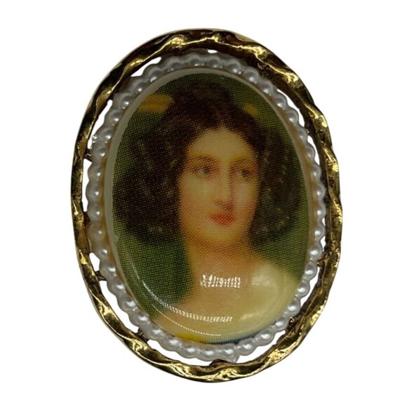 Vintage Cameo Clip-On Earrings With Gold-Tone Setting Portrait Design Signed ART - Picture 2 of 6